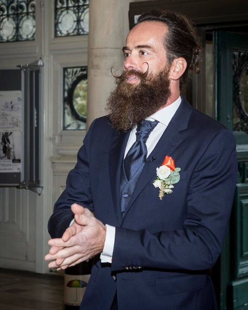 Aujourd’hui c est la belle moustache de Romuald qu…